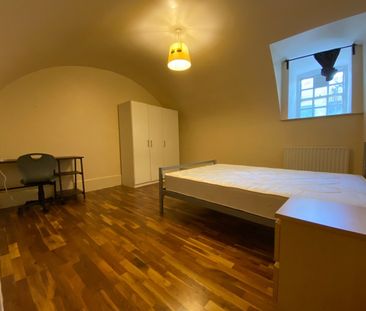 3 Bed Terraced House, The White House, BS1 - Photo 4