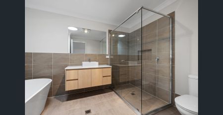 Holding Deposit Received! - Photo 4