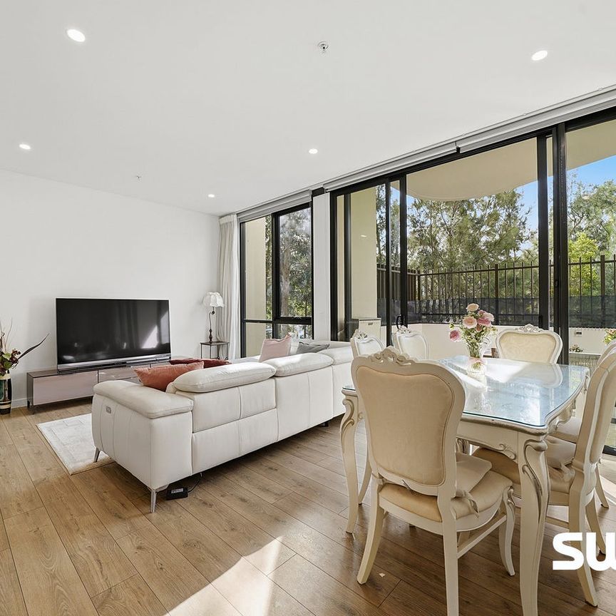 Over-Sized 3 Bedroom + Study in Prime Olympic Park Location - Photo 1