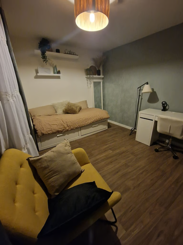 1 bedroom in a flat share to rent - Photo 2