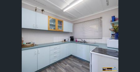 Spacious 3x1 with Bonus Studio/Sleepout - Photo 3