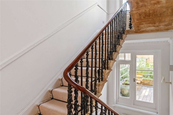 Substantial grade II listed house in Bloomsbury - Photo 1