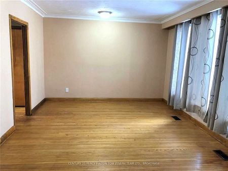 For Lease - 22 Perivale Crescent, Toronto, Ontario - Photo 2