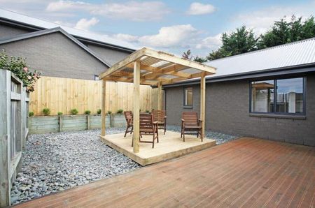 3 Bedroom 1 bathroom Brick House - Photo 3