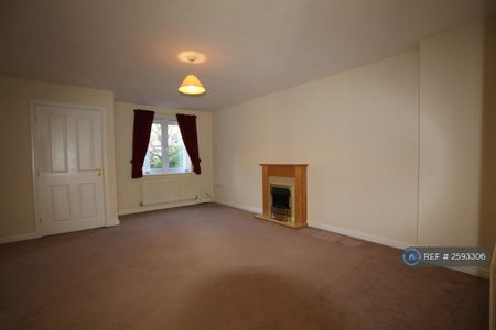 3 bedroom semi-detached house to rent - Photo 2