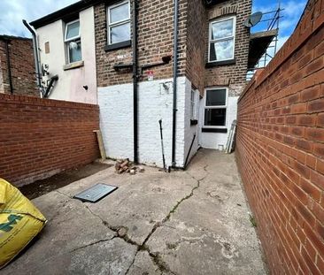 2 bedroom end of terrace house to rent - Photo 6