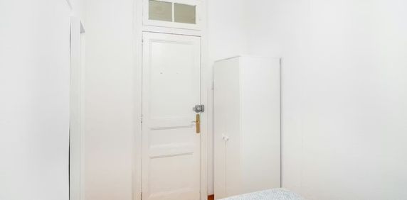 Carrer del Rosselló, Barcelona, Catalonia 08008 - Photo 2