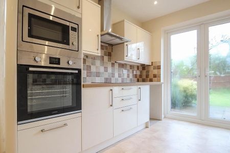 3 bedroom bungalow to rent - Photo 4