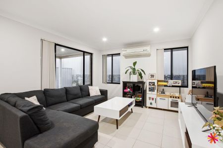 SPACIOUS 4X2 WITH DOUBLE GARAGE - Photo 5