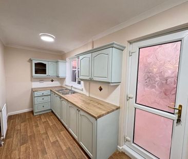 2 bedroom semi-detached house to rent - Photo 5