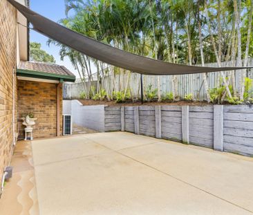 SPACIOUS FAMILY HOME WITH POOL - Photo 5