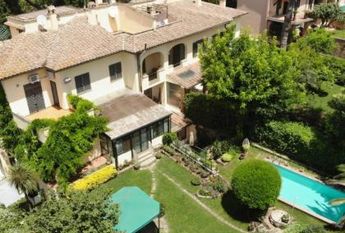 Appia Antica: Luxurious, fully furnished Villa with 5 Bedrooms, 5 baths, large private garden and swimming pool. Beautiful home is lush green setting close to the center. # 651