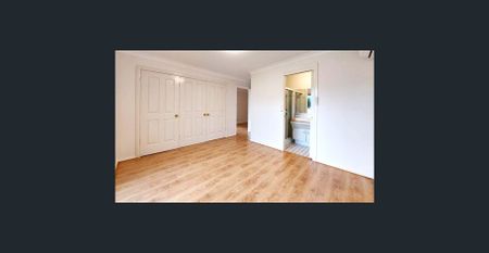 Nlewly Renovated, Spacious 3-Bedroom Villa in Convenient Location - Photo 4