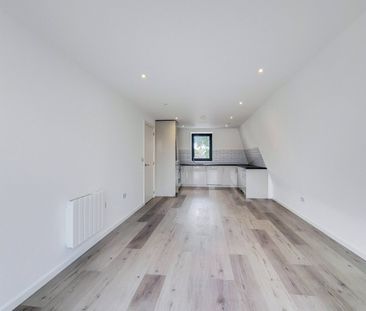 High Street, Hampton Hill, TW12 - Photo 5