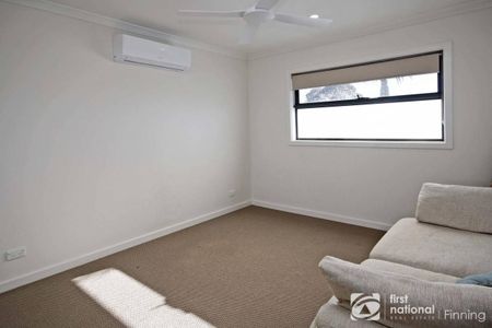 Beautifully Maintained & Ideally Located - Photo 4