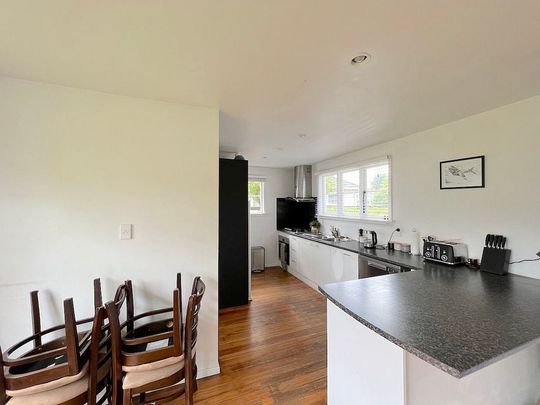 Home of 3 bedroom house and a sleep-out & ensuite - Photo 1