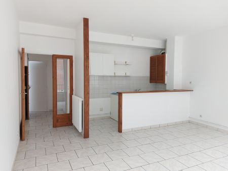 Location Appartement 2 pièces 47m² BEAUVAIS 60000 - Photo 4