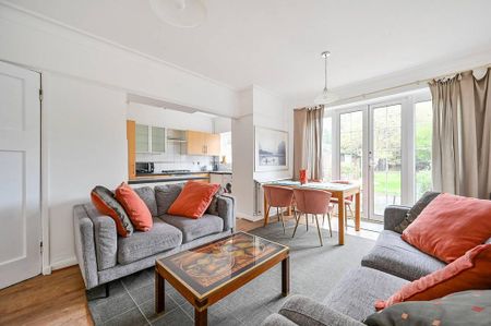 4 bedroom flat to rent - Photo 2