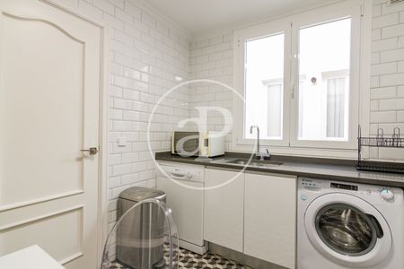 Flat for rent in Plaza de Isabel II - Photo 2