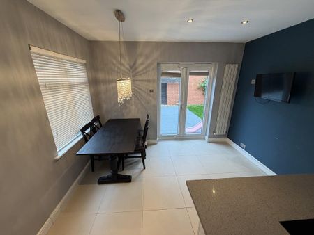 3 bedroom detached house to rent - Photo 2