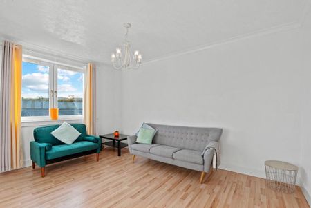 4 bedroom flat to rent - Photo 2