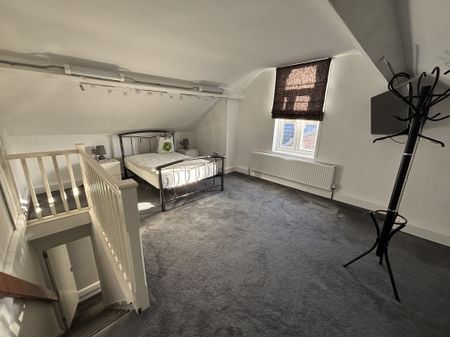 High Street, Sheffield, Swallownest - Photo 3