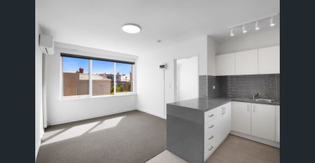 Delightfully Updated Apartment in an Unbeatable Location - Photo 2