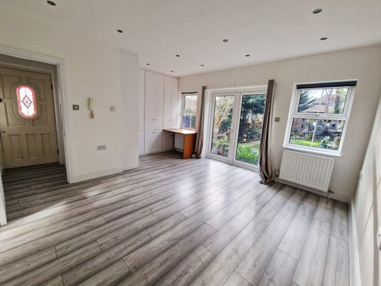 1 Bed Flat, London, SW16 - Photo 1