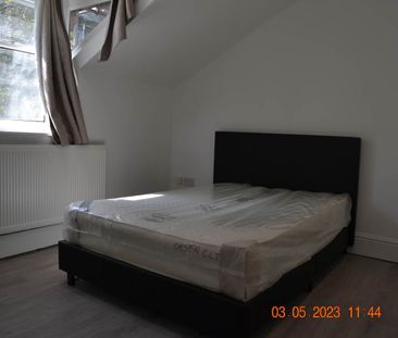 The Parade, Roath, Cardiff - Photo 6