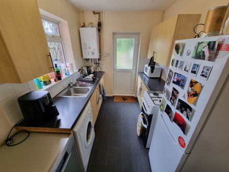 4 Bed Student Accommodation - Photo 3