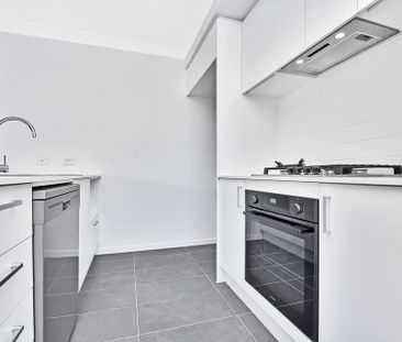 BRAND NEW DUPLEX- AVAILABLE NOW! - Photo 6