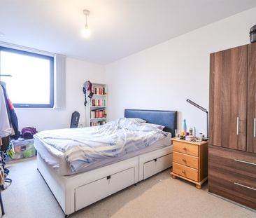 2 bedroom flat - Photo 6