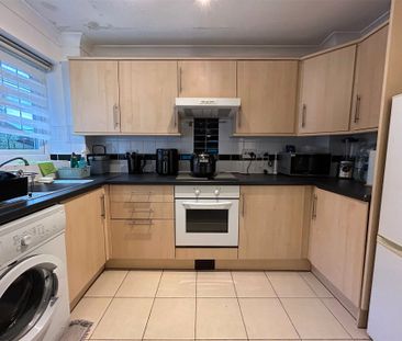 1 bedroom Flat in Aragon Court, Bracknell - Photo 3