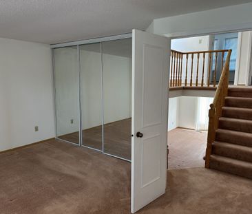 For Lease - 85 Sandyhook Square, Toronto, Ontario - Photo 4