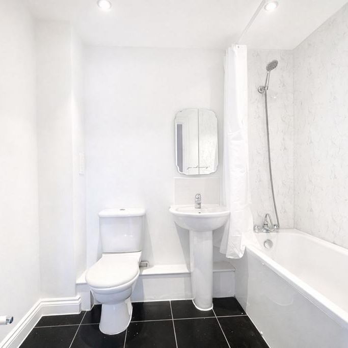 2 bedroom flat to rent - Photo 1