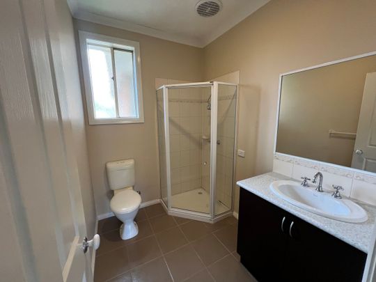 Classic 3Br Family Home in Point Cook! - Photo 1