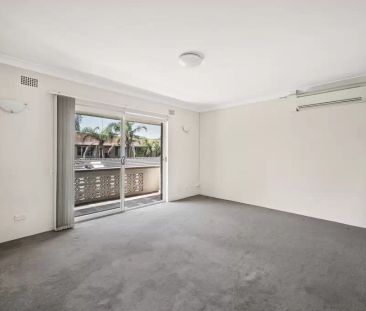 Spacious two-bedroom apartment in prime location - Photo 2