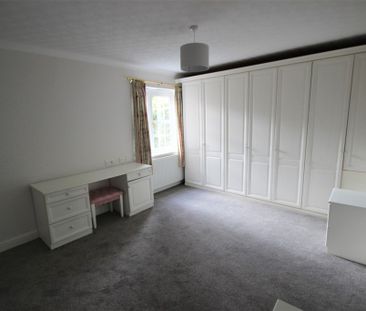 2 bedroom apartment to let - Photo 4