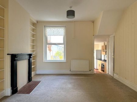 3 bedroom end of terrace house to rent - Photo 2