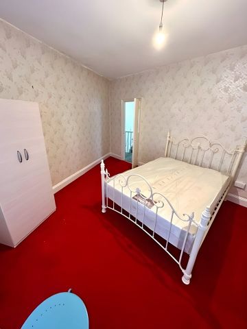 3 Bed Terraced House, Pragel Street, E13 - Photo 2