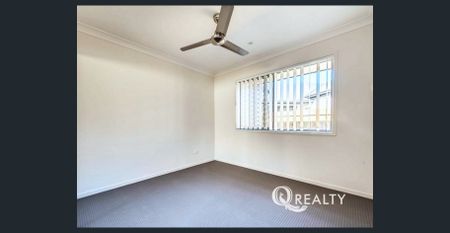 🏡Well Located Family Home Close to Ammenities! - Photo 5