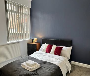 Room in a Shared House, Daisy Bank Road, M14 - Photo 1