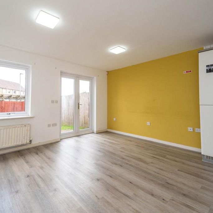 4 bedroom townhouse to rent - Photo 1