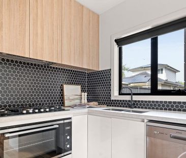 Modern Comfort and Easy Living in a Quiet Hadfield Pocket - Photo 6