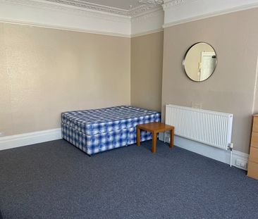 Studio Flat, Walsingham Road, BS6 - Photo 3