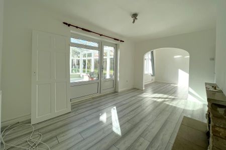 School Cottages, Woking, Surrey, GU22 - Photo 2