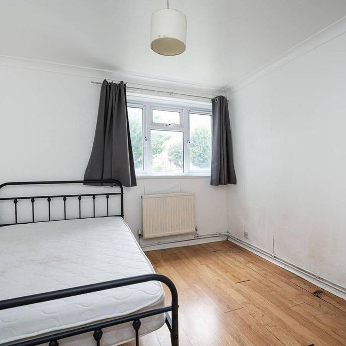 4 bedroom flat to rent - Photo 1