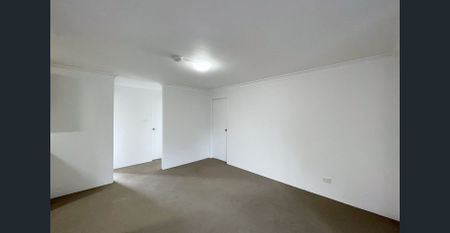 SPACIOUS TWO BEDROOM UNIT IN A PRIME LOCATION ! - Photo 3