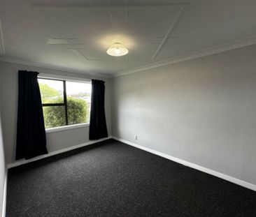 A refreshed decor and easy location! - Photo 4