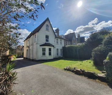 Crescent Road, Bournemouth - Photo 1